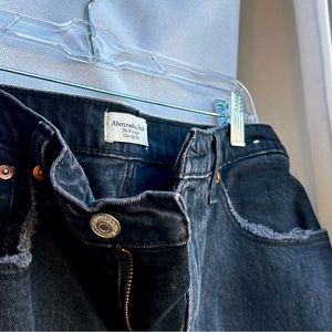 Abercrombie & Fitch The 90’s Straight Ultra high rise jean - SIZE 30/10R - Black